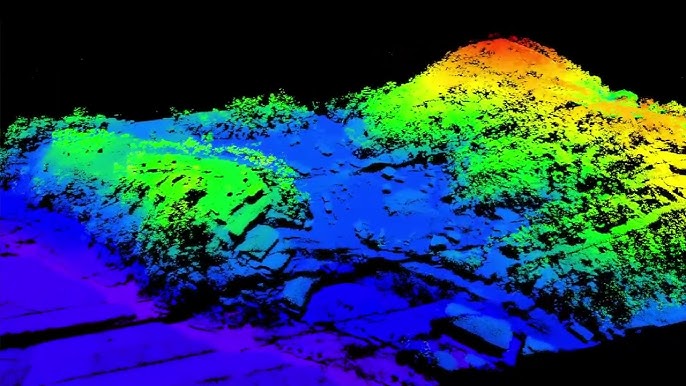 Színezett LiDAR pontfelhő domborzati és digitális terepmodell feldolgozáshoz