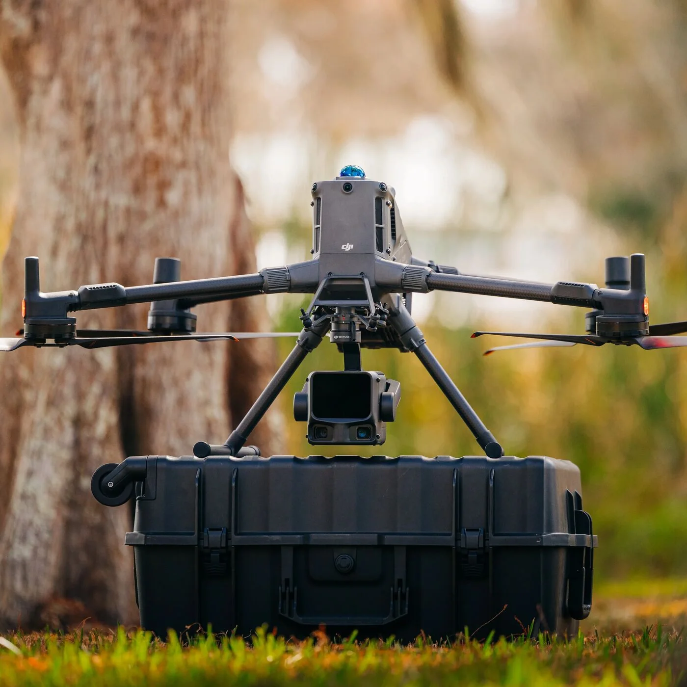 DJI drón LiDAR felmérési rendszer terepen, szállítókofferrel