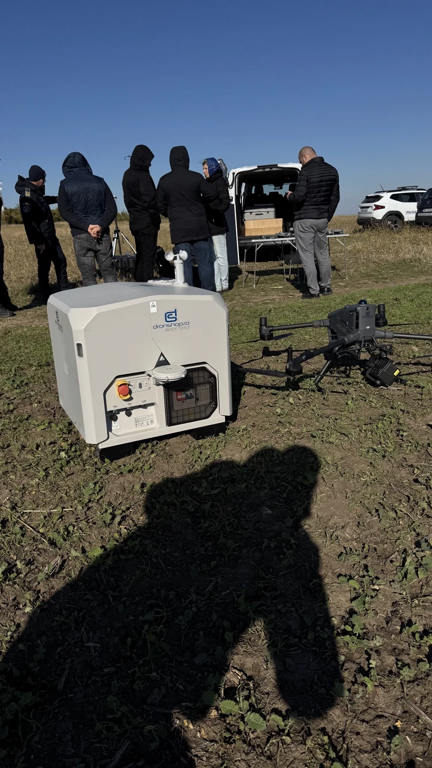 Autonóm drónfelügyeleti Dock rendszer és DJI drón terepi telepítés közben