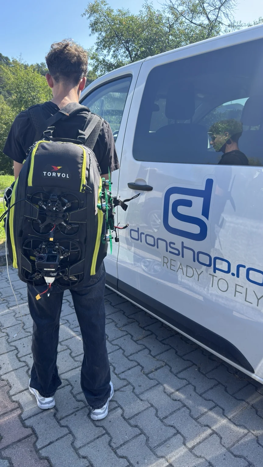 Mobil FPV drónfelszerelés Dronebase helyszíni művelet előtt